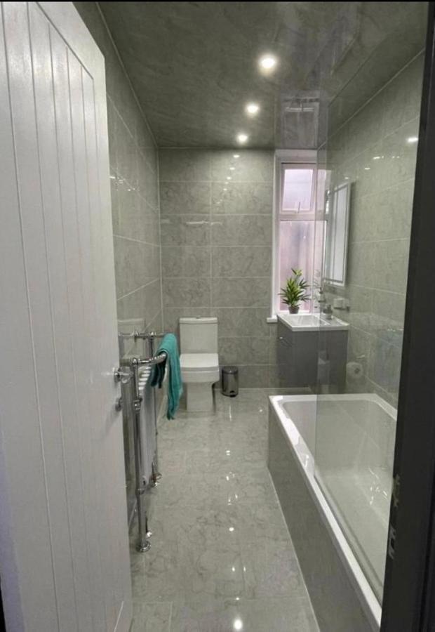 Entire 5 Star Luxury Whalley House Wifi Tv Luxury Burnley Dış mekan fotoğraf